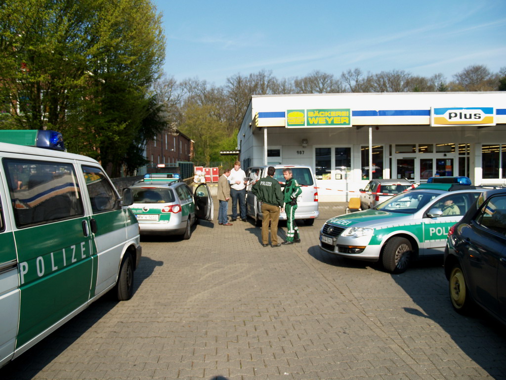 Messerstecherei Koeln Duennwald Berlinerstr P05.JPG